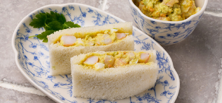 エビとアボカドのサンドイッチ