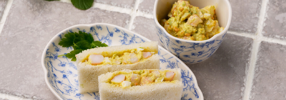 エビとアボカドのサンドイッチ