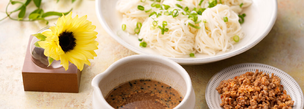 中華風そうめんピリ辛肉そぼろとごまつゆ