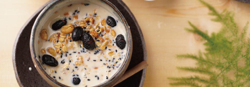 押麦と豆のグラノーラ~ホット甘酒生姜きなこ豆乳~